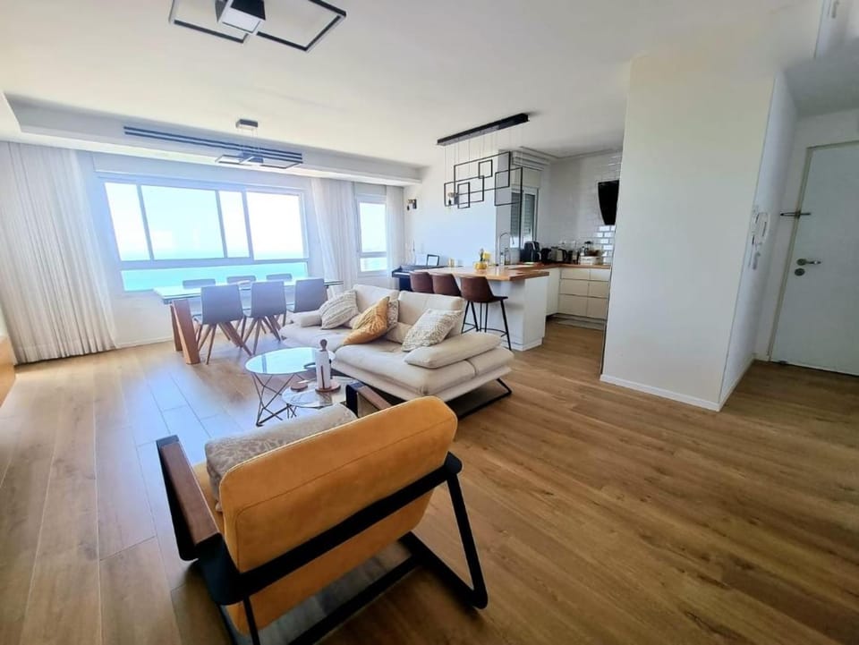 Kitchen or kitchenette, Living room, Seating area
