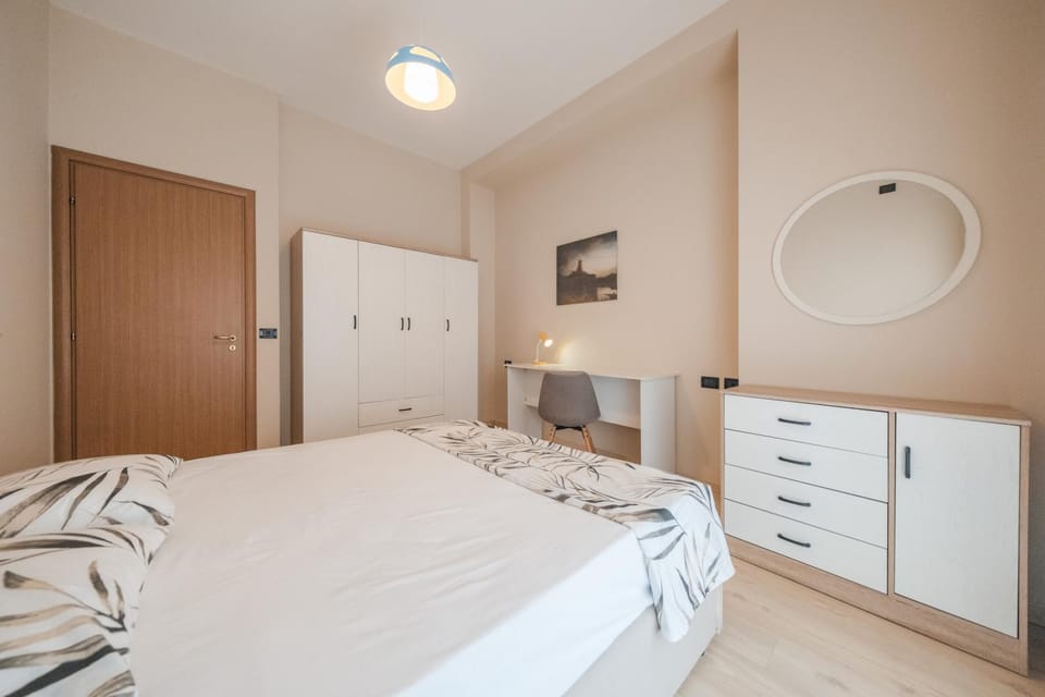Bed, Photo of the whole room, Bedroom, wardrobe