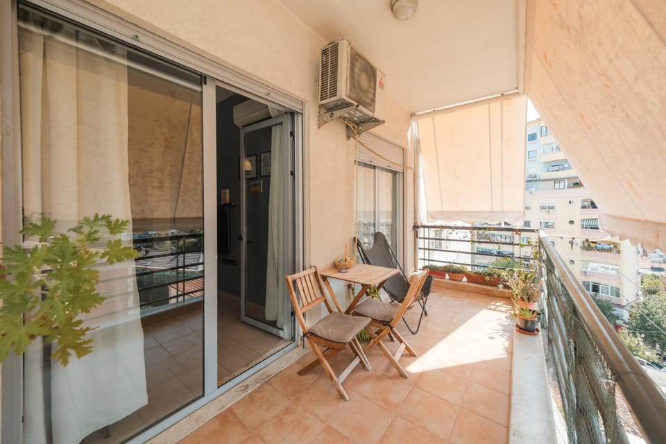 Balcony/Terrace, sunbed