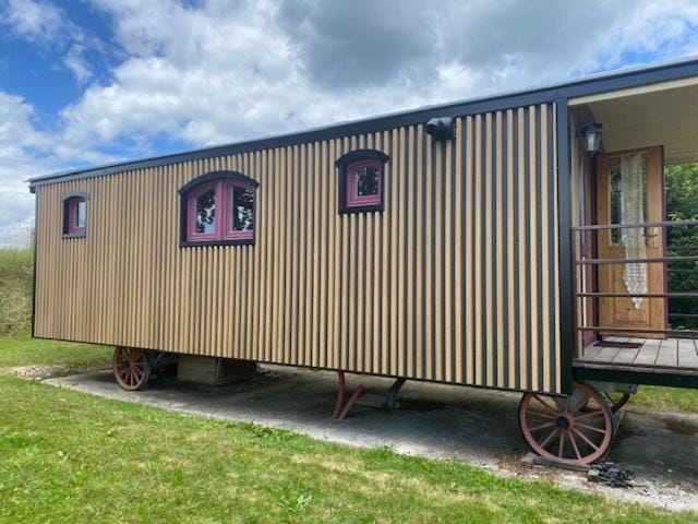 La Roulotte au Paradis House in Jura