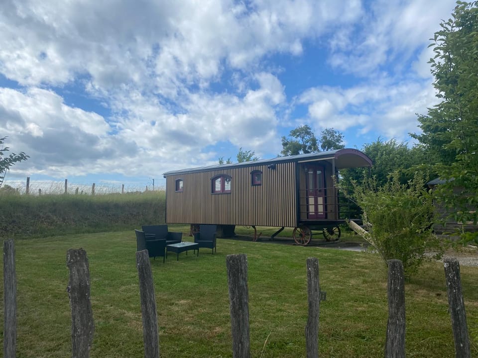 La Roulotte au Paradis House in Jura