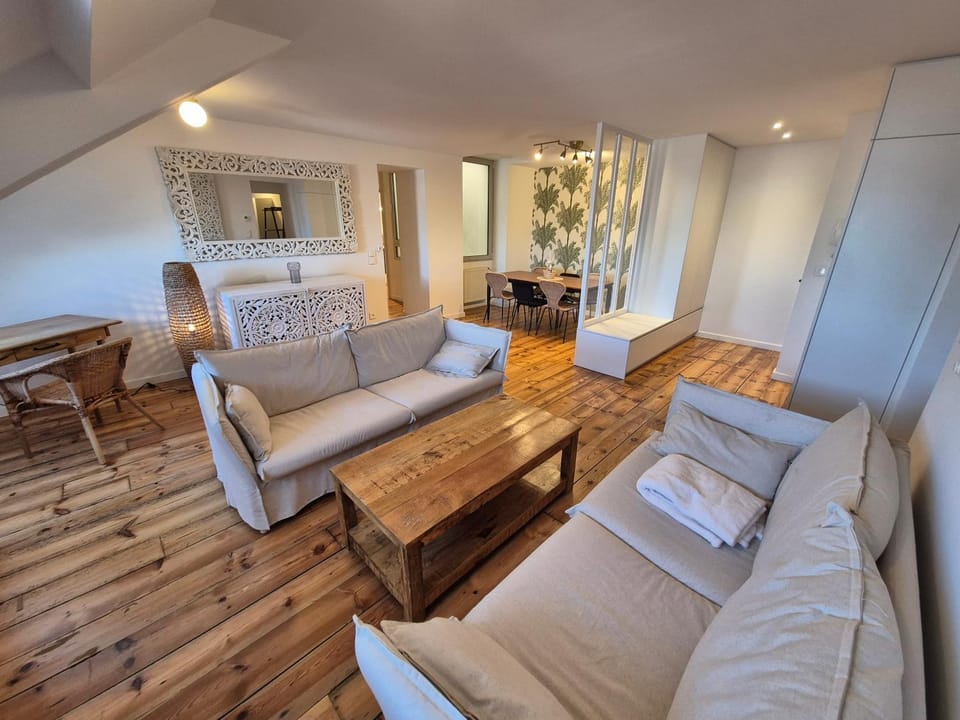 Living room, Dining area
