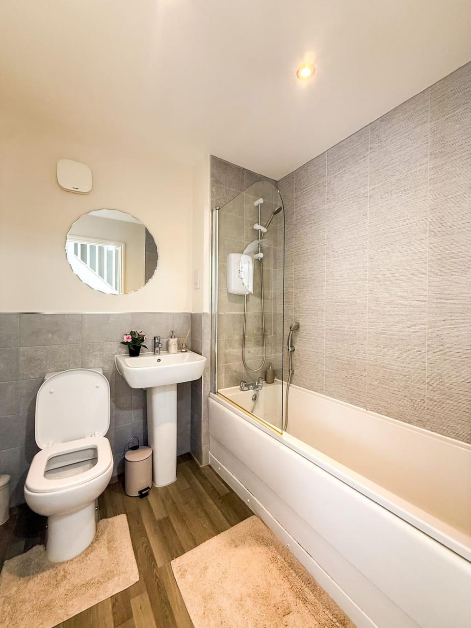 Modern 3-Bedroom Wolverhampton City Home, WiFi&Parking House in Wolverhampton
