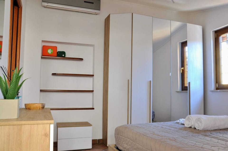 Photo of the whole room, air conditioner
