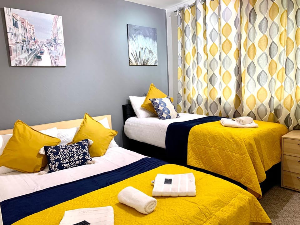 2Bedrooms Flat with Reception, Kitchen, Smart TV, WiFi, Near ExCeL London, O2, Canary Wharf Apartment in London