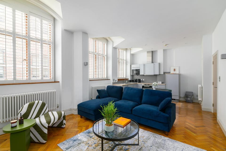 Seating area, Dining area, minibar, pet friendly, stove