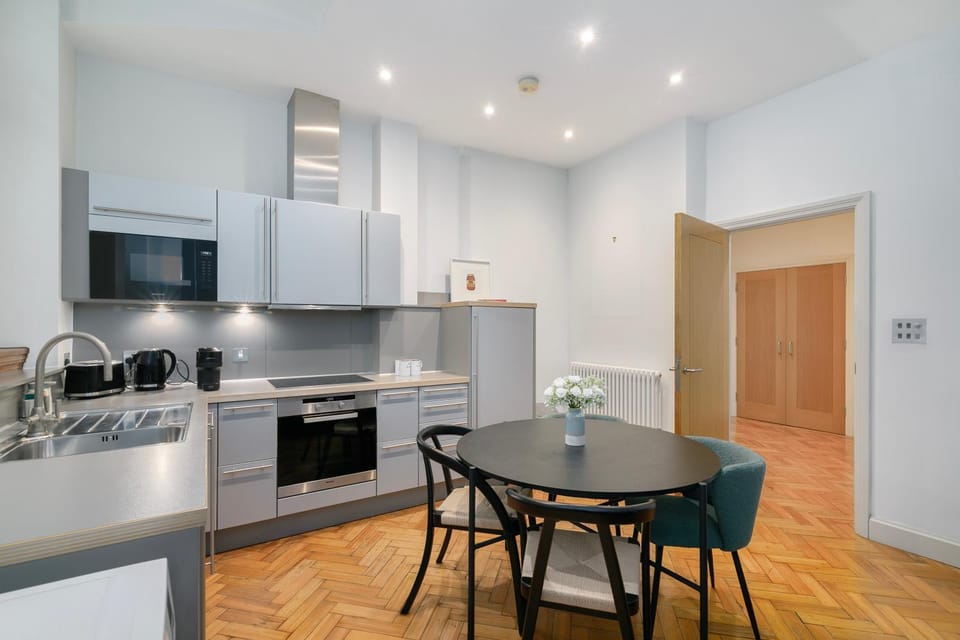 Kitchen or kitchenette, Dining area, dishwasher, minibar, oven, pet friendly, stove, toaster