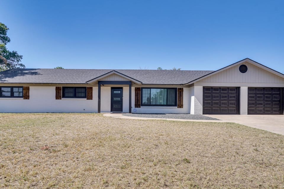 Backyard & Game Room! Home in Heart of Midland House in Midland