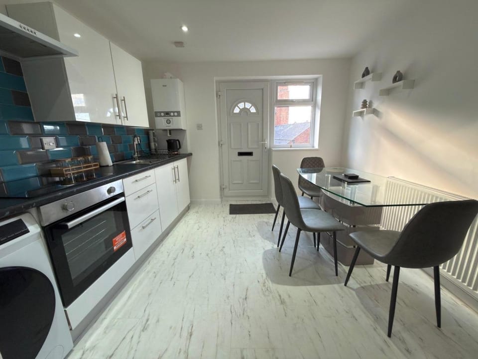 Kitchen or kitchenette, Seating area, Dining area, dishwasher, oven, stove, washing machine, dryer