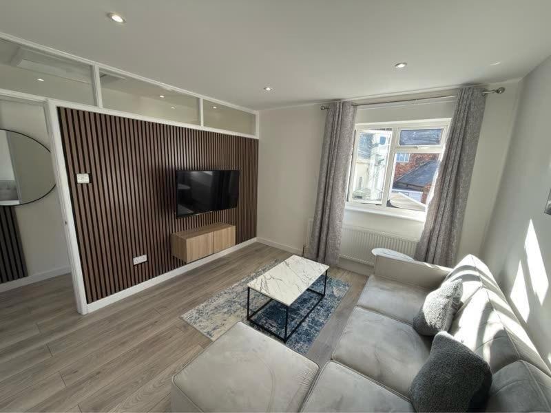 Communal lounge/ TV room, TV and multimedia, Seating area