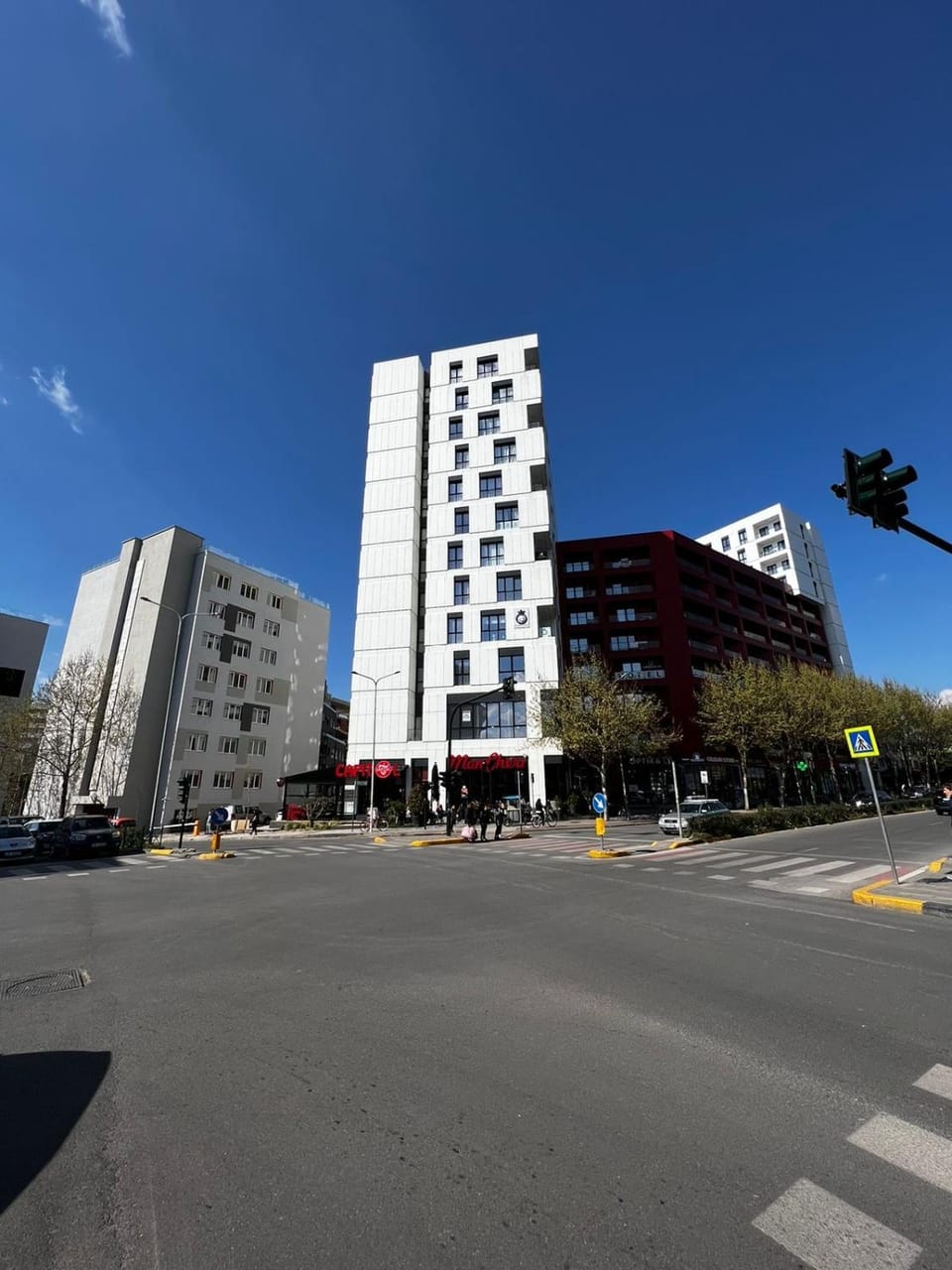 Property building, Day, Neighbourhood, City view, Street view, Location, Parking