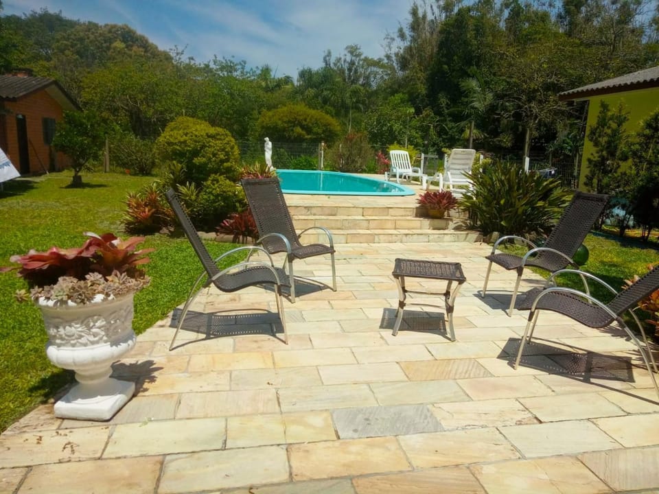 Swimming pool, sunbed