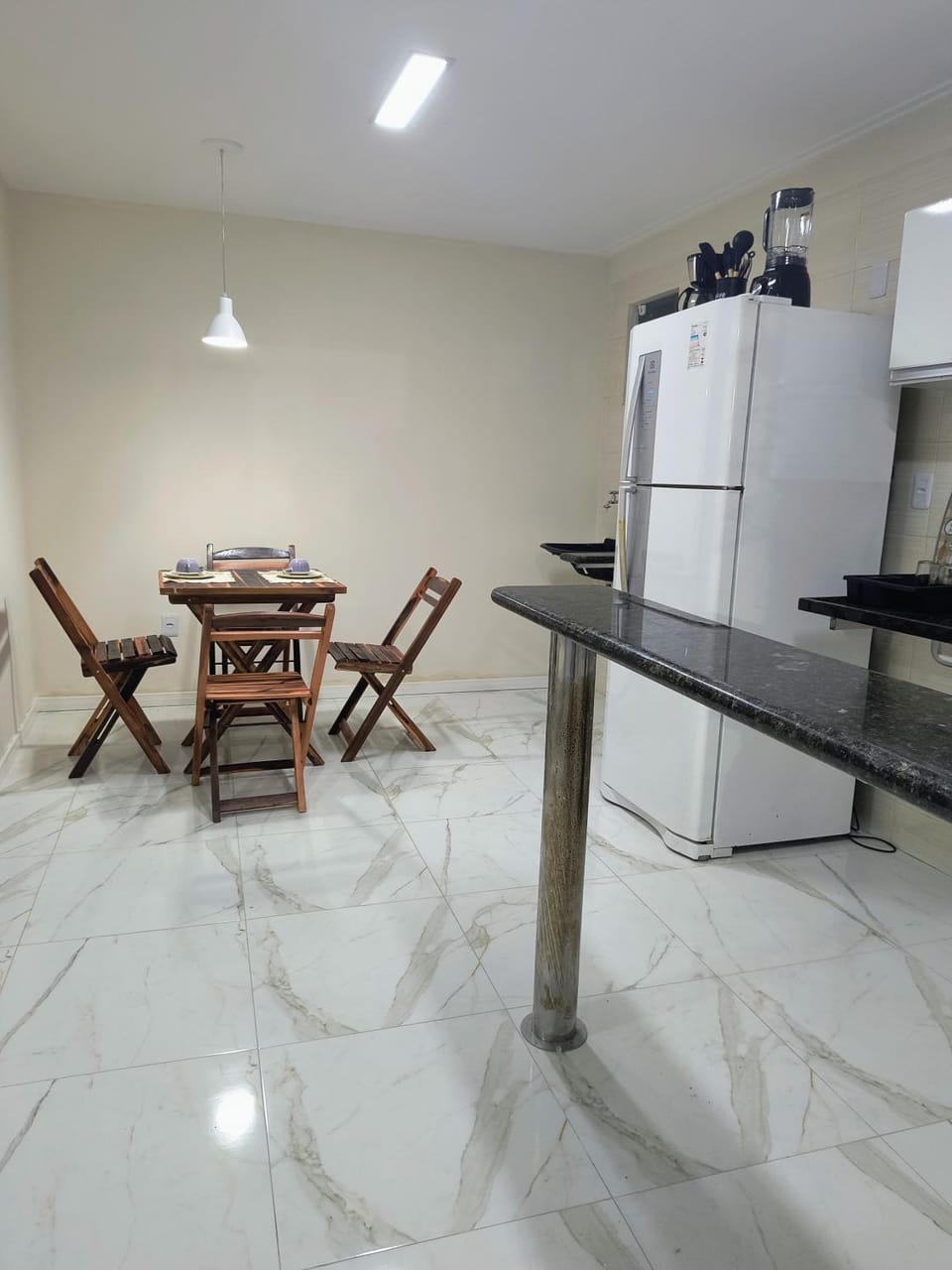 Kitchen or kitchenette, Dining area, minibar, oven, stove