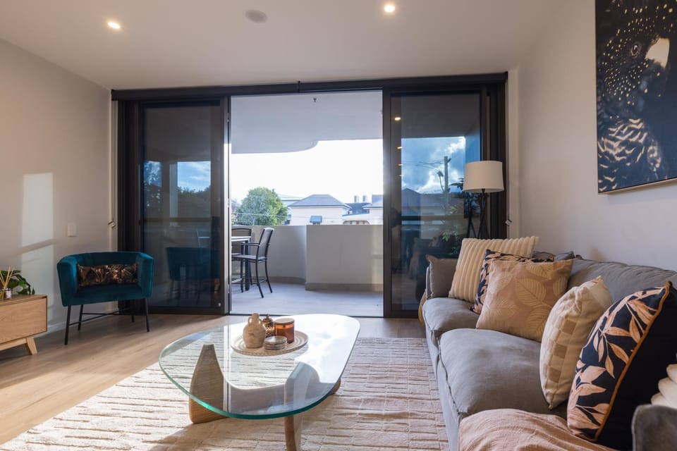 Modern Retreat-style Apt, Stunning Rooftop Pool and River Views, Secure Park, Gym Apartment in Brisbane