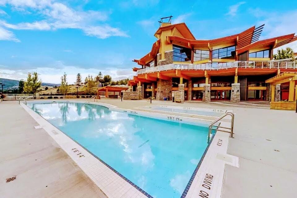 Copper Sky Paradise Apartment in West Kelowna