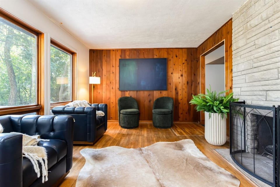 Blue & Gold Haven4B 3BA House 1mi to ND Stadium Country House in South Bend