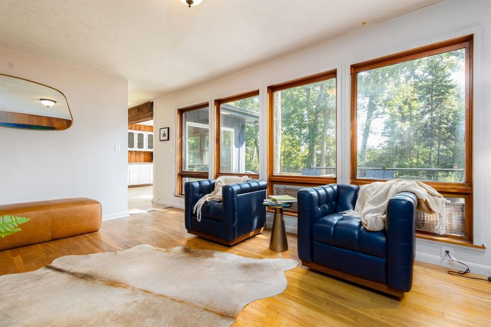 Blue & Gold Haven4B 3BA House 1mi to ND Stadium Country House in South Bend