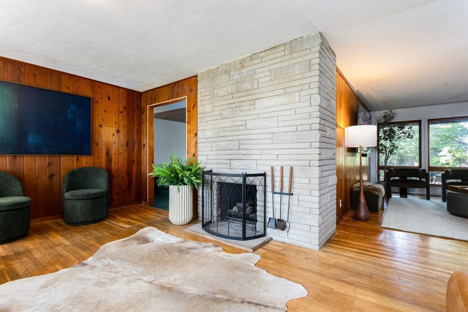 Blue & Gold Haven4B 3BA House 1mi to ND Stadium Country House in South Bend