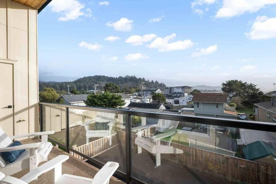 Ebb920 Modern Loft, Heart of Taft District House in Lincoln City