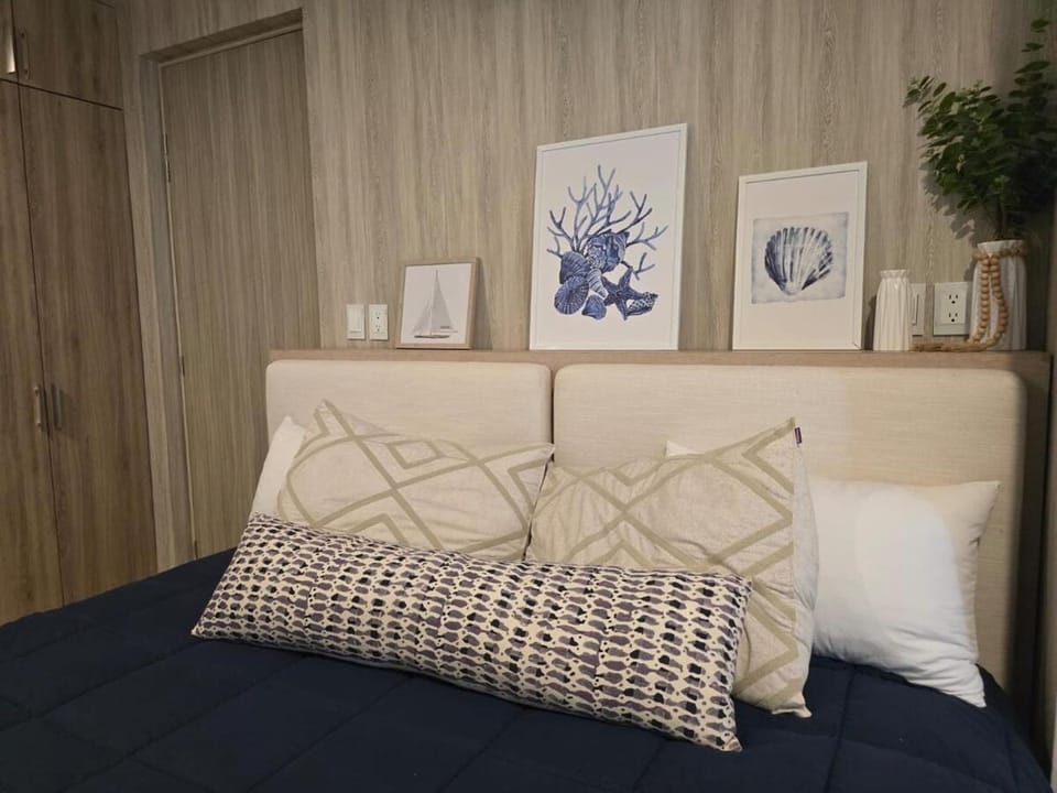 Bed, Decorative detail, Bedroom