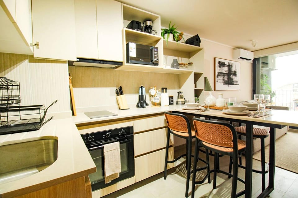 Coffee/tea facilities, Kitchen or kitchenette, dishwasher, microwave, oven, stove, toaster, kitchen