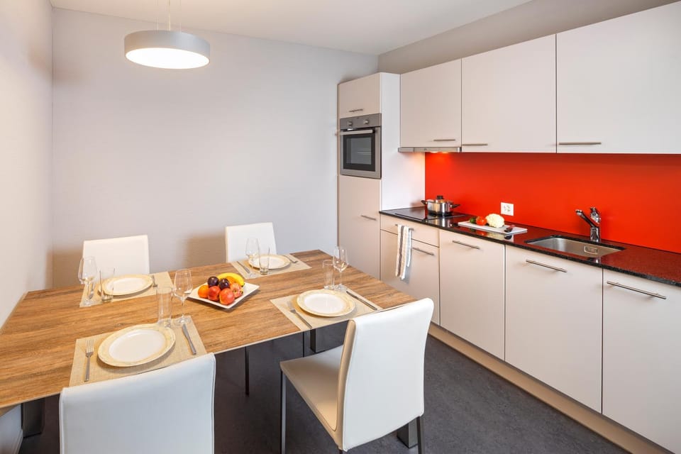 Kitchen or kitchenette, Seating area, Dining area, Food, stove