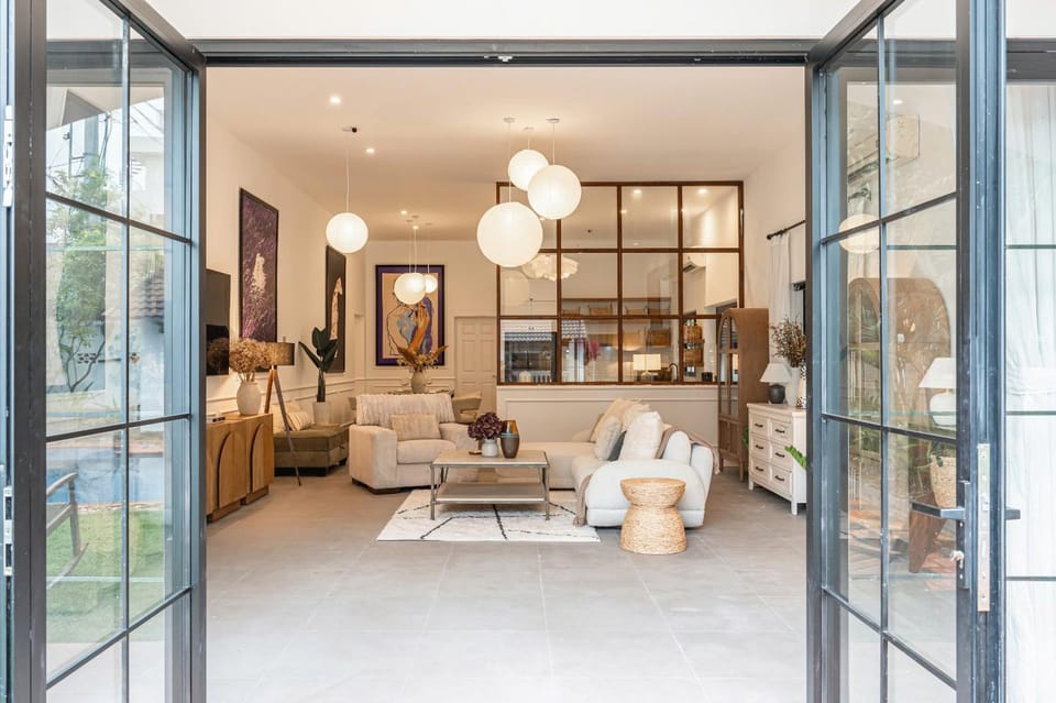 Living room, Seating area