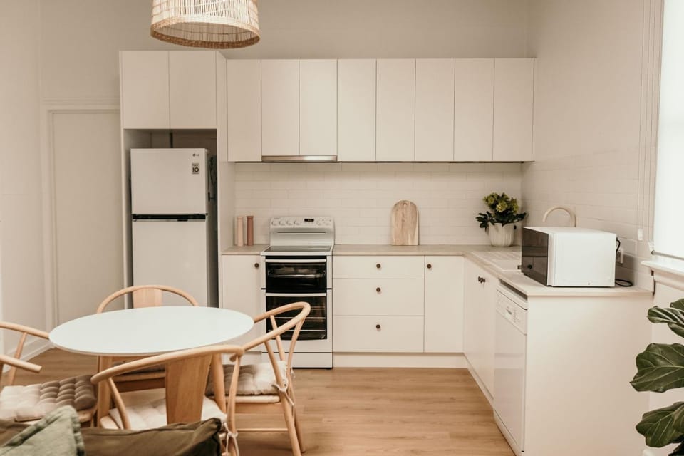 Kitchen or kitchenette, Dining area, dishwasher, oven, pet friendly