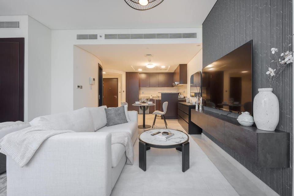 Free housekeeping visits during your stay - StayShort - Extravagant Studio in DIFC with Skyline Views Apartment in Dubai