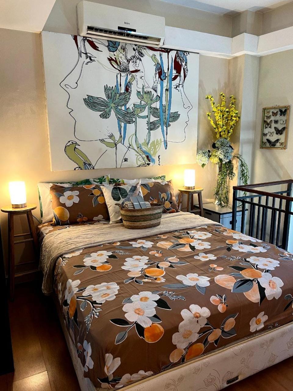 Bed, Photo of the whole room, Decorative detail, Bedroom