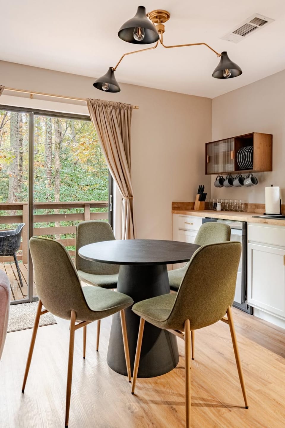 Kitchen or kitchenette, Seating area, Dining area