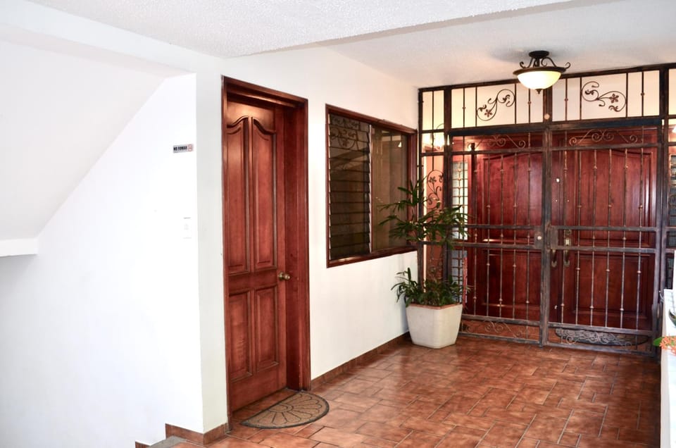 Habitación privada en La Sabana Apartment in San Jose