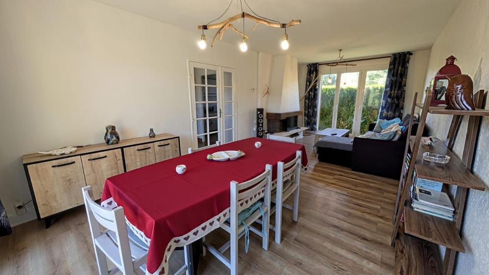 Maison du cèdre House in Nouvelle-Aquitaine