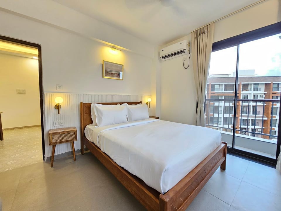 Bed, Photo of the whole room, Bedroom, air conditioner