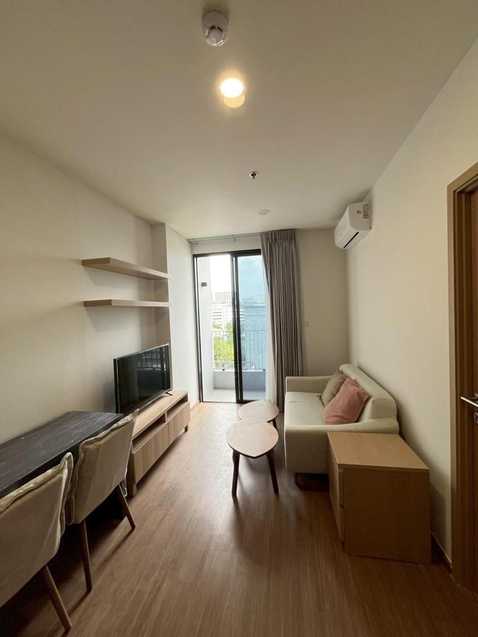 TV and multimedia, Living room, Photo of the whole room, Evening entertainment, air conditioner