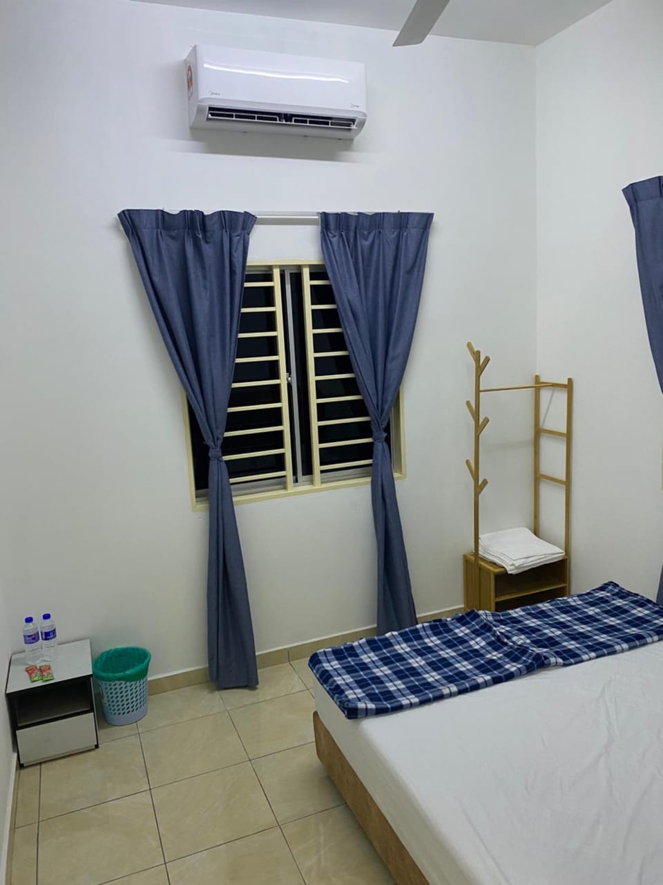 Bed, Photo of the whole room, Bedroom, air conditioner