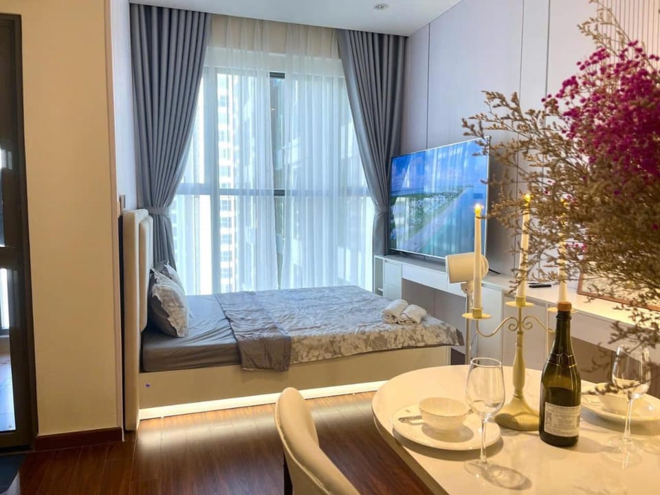 Bed, TV and multimedia, Living room