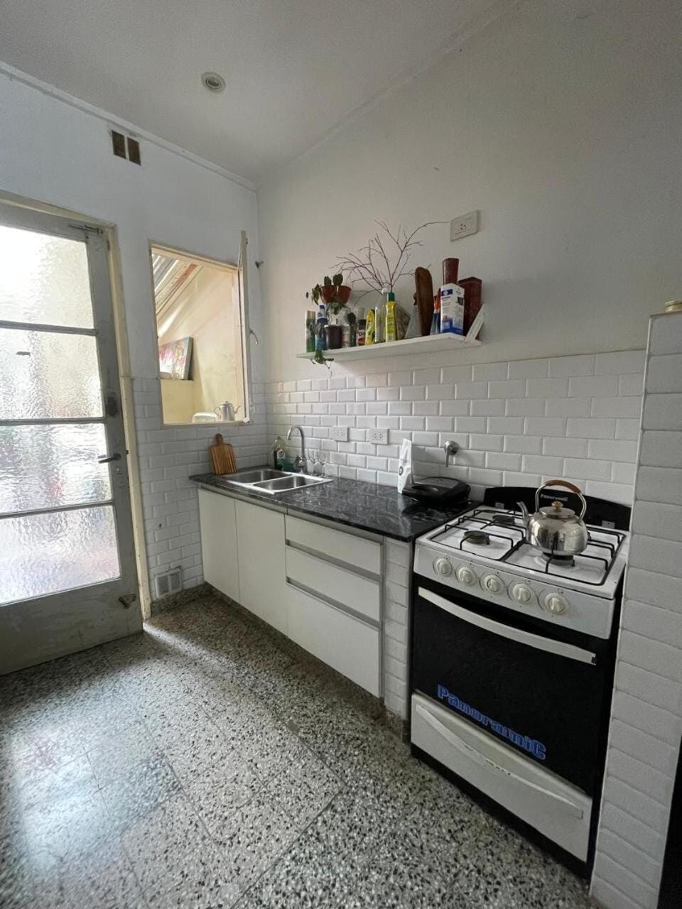 Kitchen or kitchenette, pet friendly, stove
