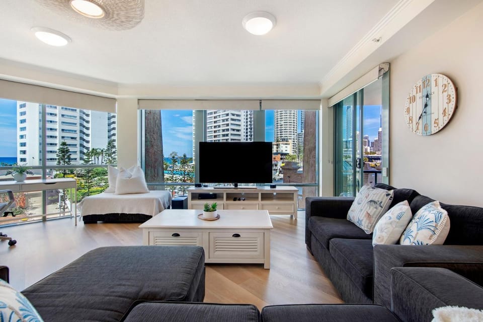 Family Fun at Sun City 3BR Near Beach - CoastHM Apartment in Surfers Paradise Boulevard