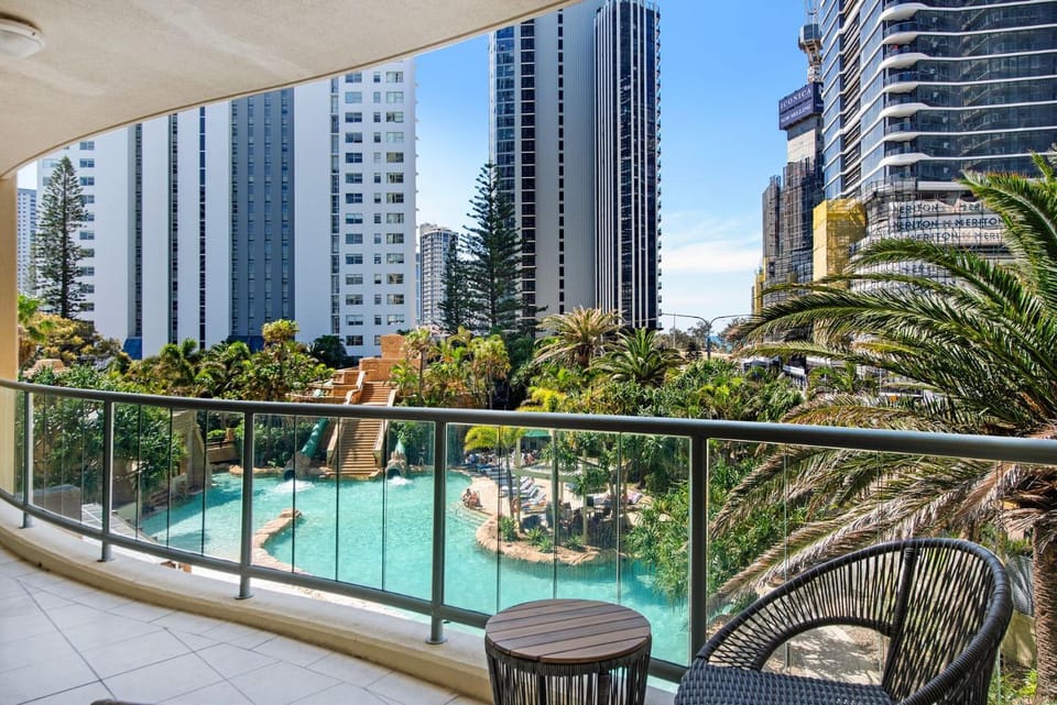 Family Fun at Sun City 3BR Near Beach - CoastHM Apartment in Surfers Paradise Boulevard