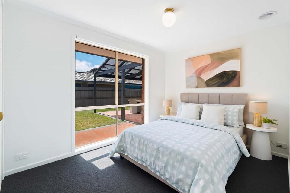 Family Oasis near Watergardens Parking House in Taylors Lakes