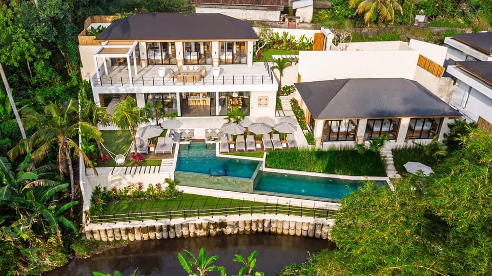 Property building, Garden, Swimming pool
