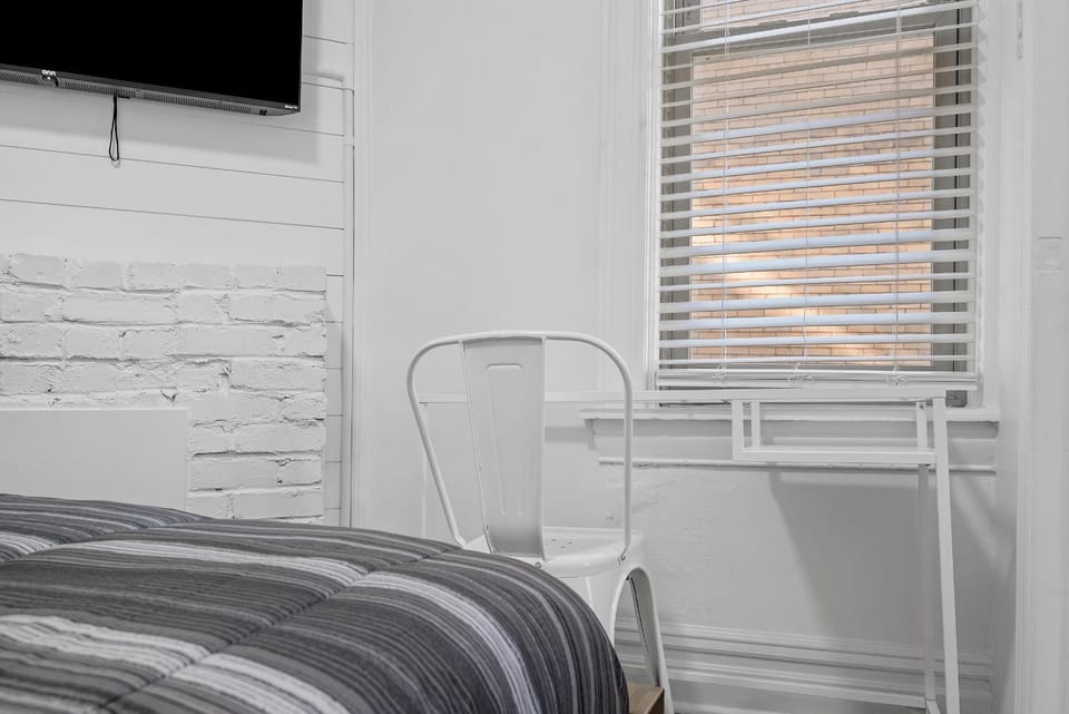 Pittsburgh Shadyside 1B Cozy and Stylish Private Bedroom with Shared Bathroom Vacation rental in Shadyside