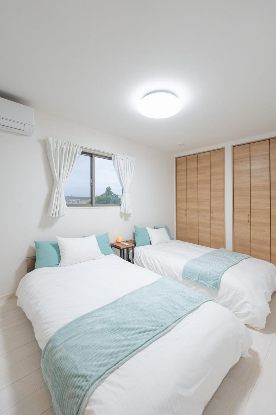 Bed, Photo of the whole room, Bedroom, air conditioner