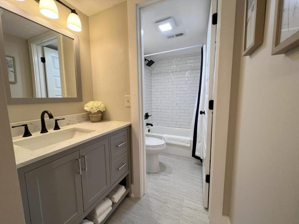 2BR 2BA Renovated Condo under 1 mile to Toomers Apartment in Auburn