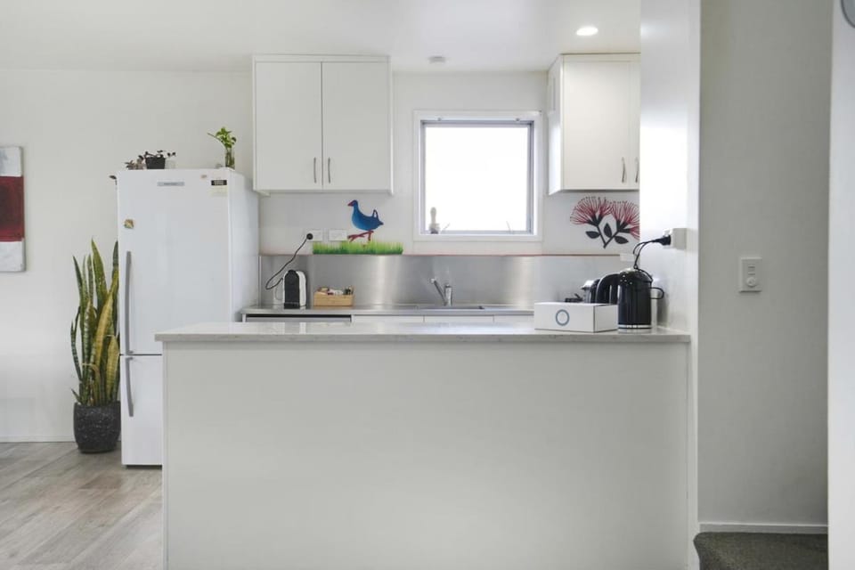 Rare Find Large TownHouse 4BR 2Bath Garage House in Auckland