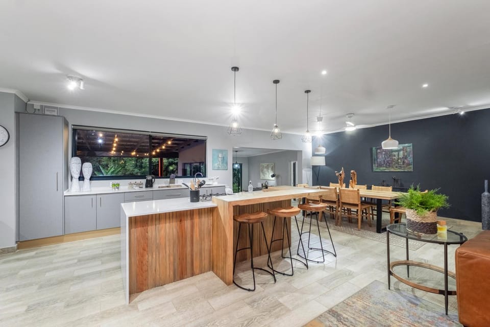 Dining area, kitchen