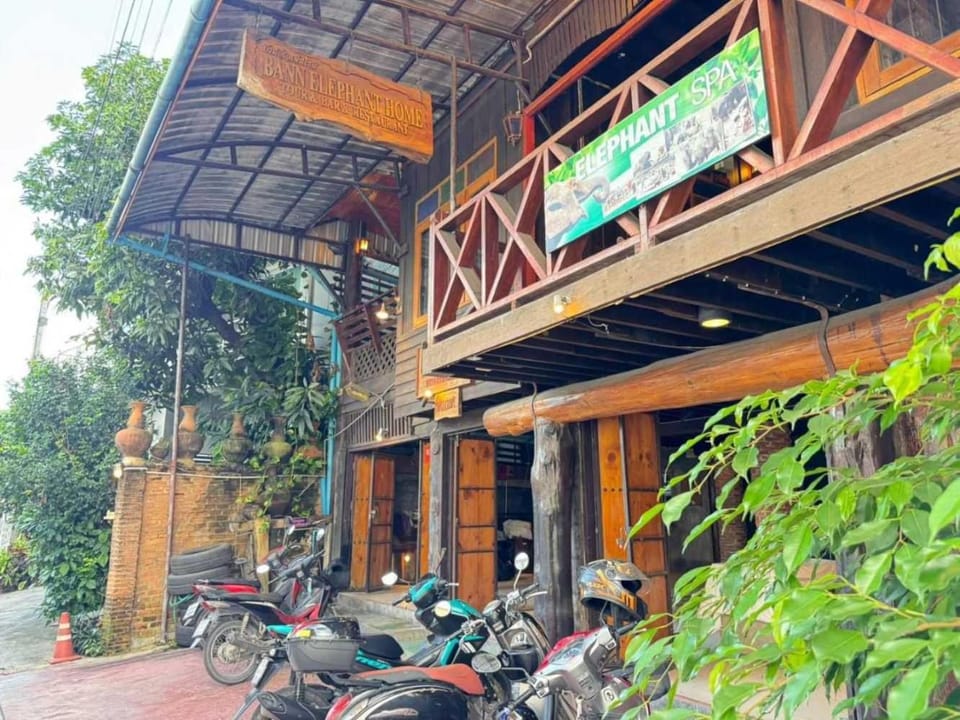 Facade/entrance