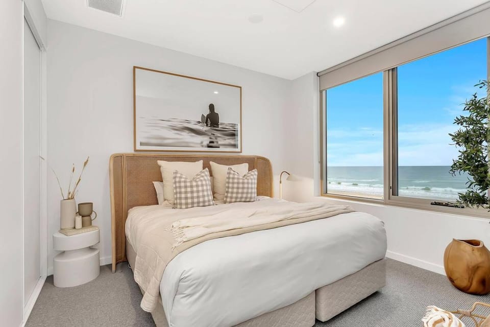 Bed, Bedroom, Sea view