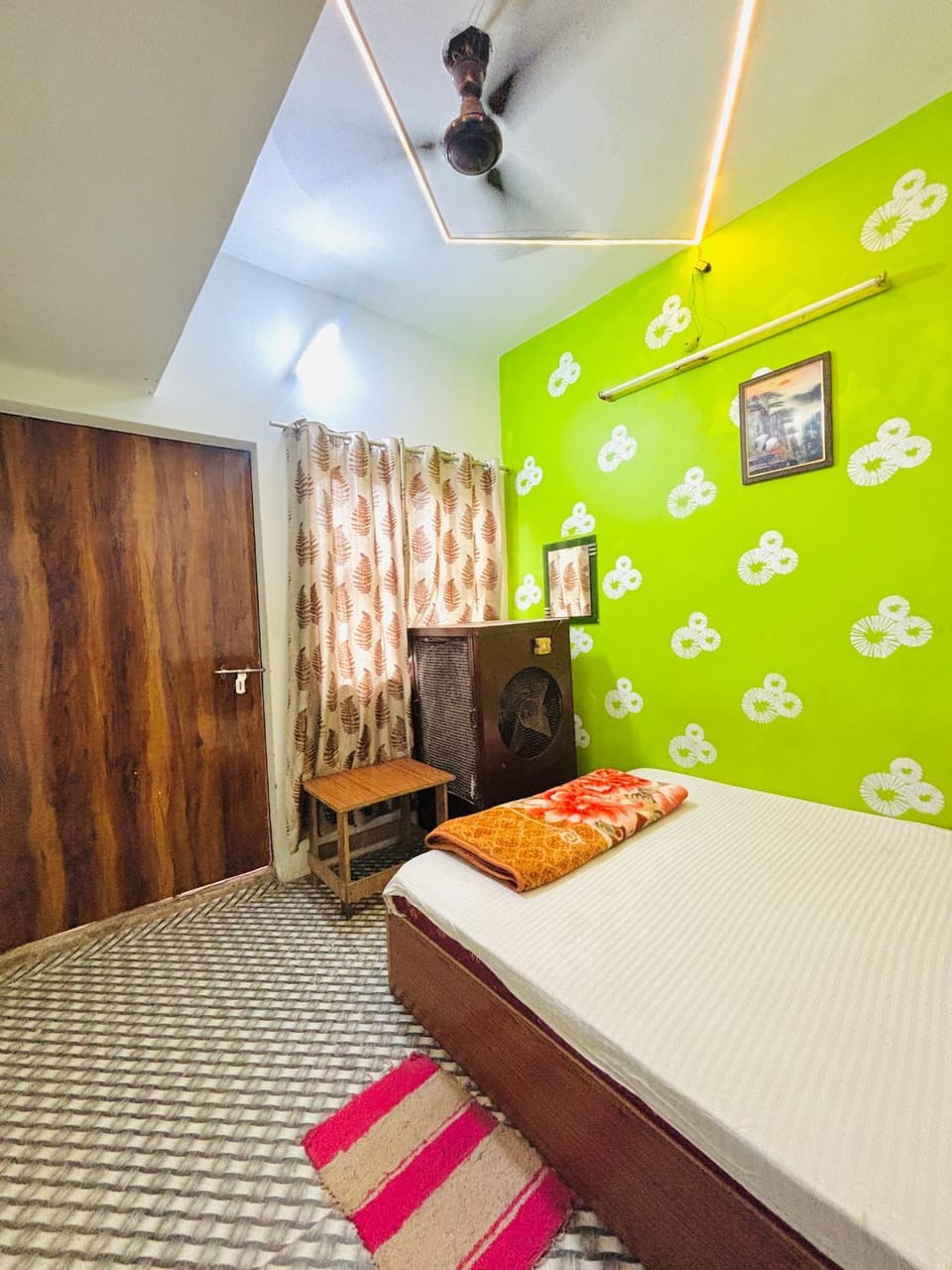 SP guest house 1,5 km from kashi vishawanath Bed and Breakfast in Varanasi